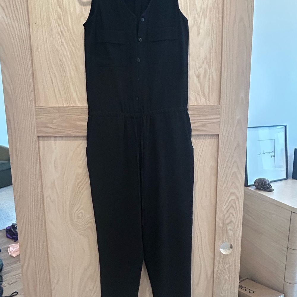 Chic Black Sleeveless Jumpsuit